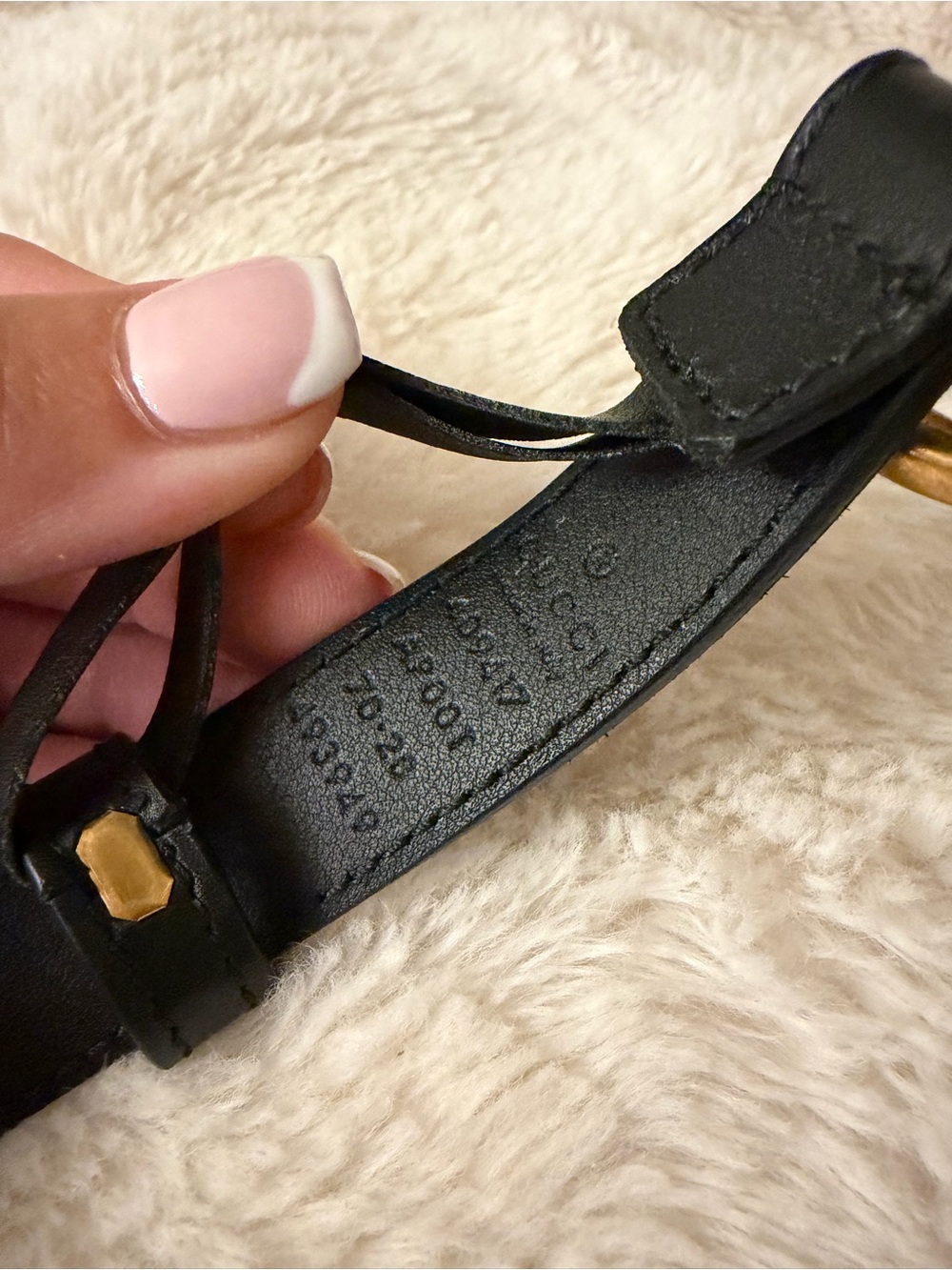 Gucci Black Leather Belt with Gold Buckle size 28 inches - Picture 2 of 4